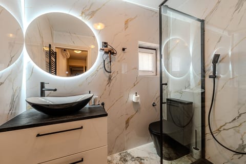 Apartments Tomo - Unit 372777-13