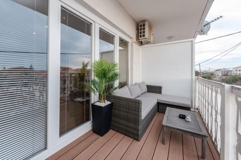 Apartments Tomo - Unit 374513-13