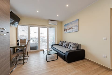 Apartments Tomo - Unit 374513-13