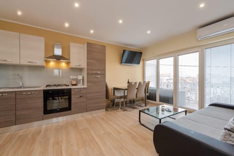 Apartments Tomo - Unit 374513-13