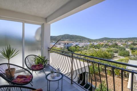 Apartment Ivo - Unit 372809-13