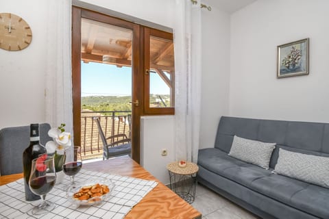 Apartment Ivo - Unit 372809-13