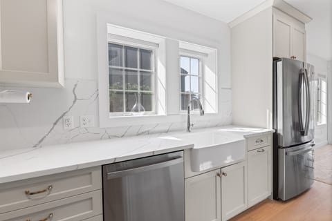 Don't waste time washing the dishes! Throw them in the dishwasher, press a button, and enjoy your drinks.