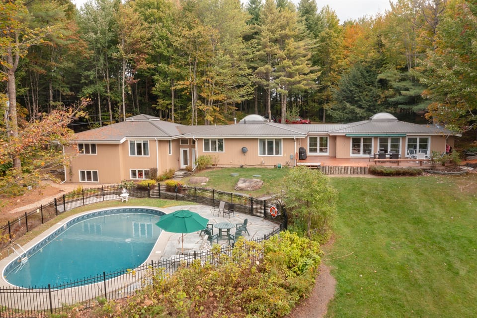 Private pool and large grounds