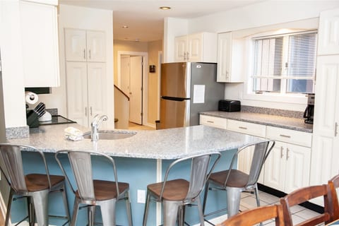 Well Stocked Kitchen and Breakfast Bar