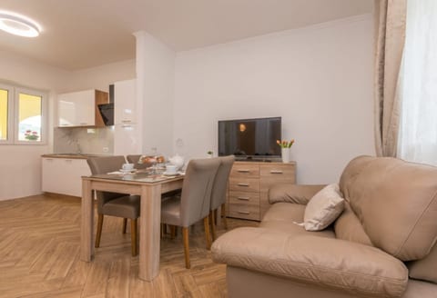 Apartment Teresa - Unit 372917-13