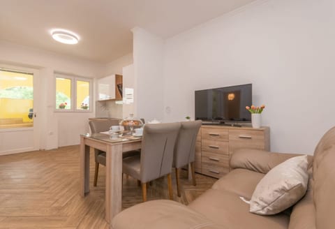 Apartment Teresa - Unit 372917-13