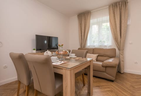 Apartment Teresa - Unit 372917-13