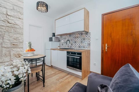 Apartments Sandra - Unit 372939-13