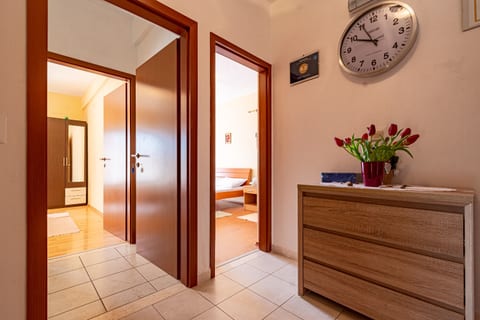 Apartment Mir - Unit 373326-13