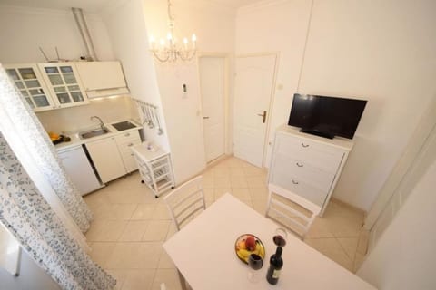 Apartments Lucky - Unit 373016-13