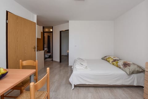 Apartment Mark - Unit 373017-13