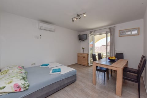 Apartment Mark - Unit 373018-13