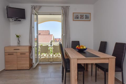 Apartment Mark - Unit 373018-13