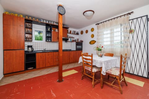 House Ivanka - Unit 373040-13