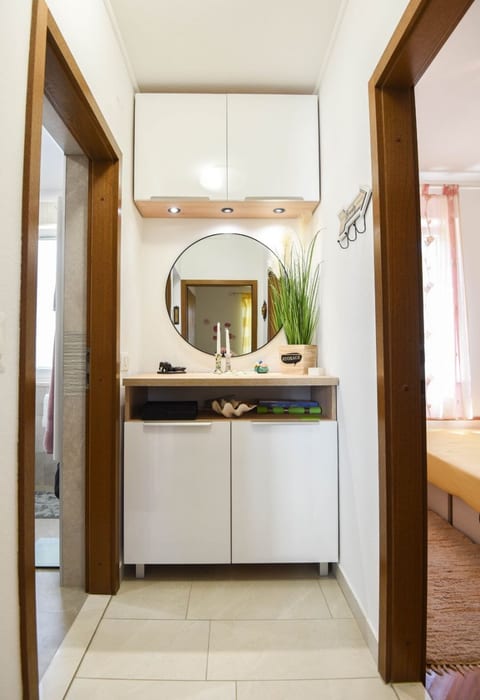Apartment Maja - Unit 373102-13