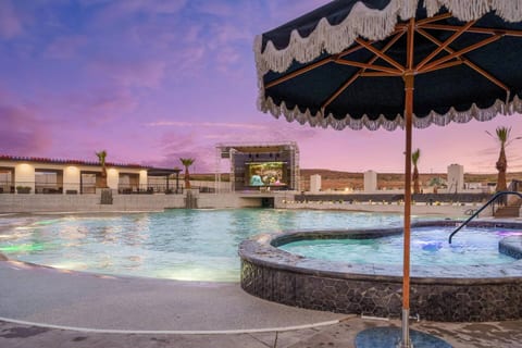 Enjoy Southern Utah at Pecan Valley + Hot Tub