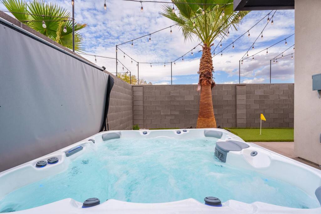 atv-rv-parking-+-private-spa-+-free-waterpark/