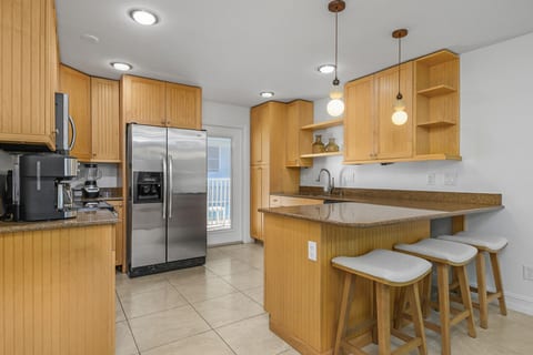 Downtown Naples Retreat - Walk to 5th Ave & Beach