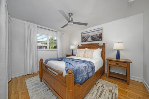 Downtown Naples Retreat - Walk to 5th Ave & Beach