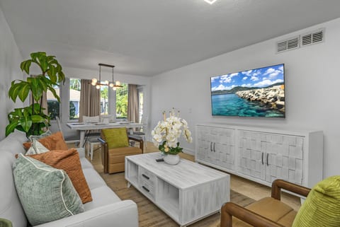 Oasis of Naples – Beach & Downtown Haven