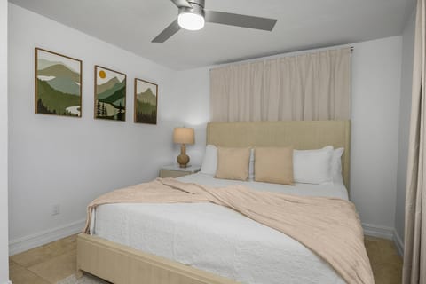 Oasis of Naples – Beach & Downtown Haven