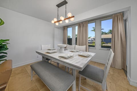 Oasis of Naples – Beach & Downtown Haven