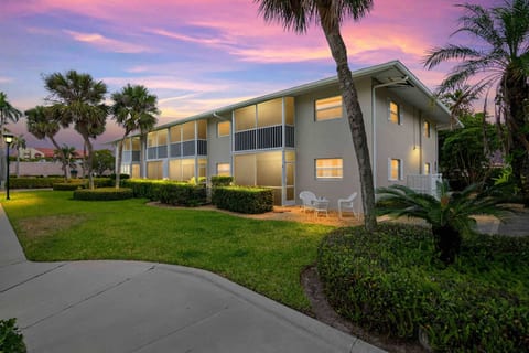 Naples Haven – Walk to Beach & 5th Ave
