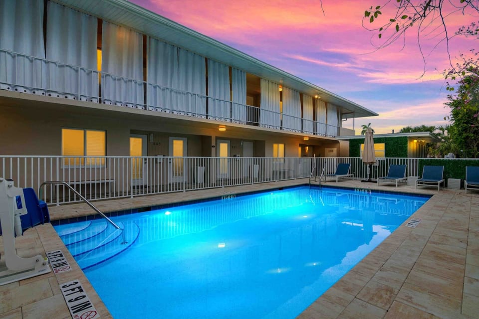 Naples Haven – Walk to Beach & 5th Ave - Naples