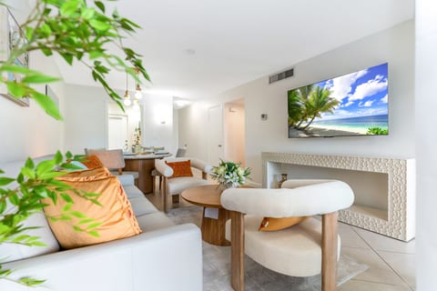 Naples Haven – Walk to Beach & 5th Ave