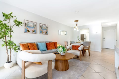 Naples Haven – Walk to Beach & 5th Ave