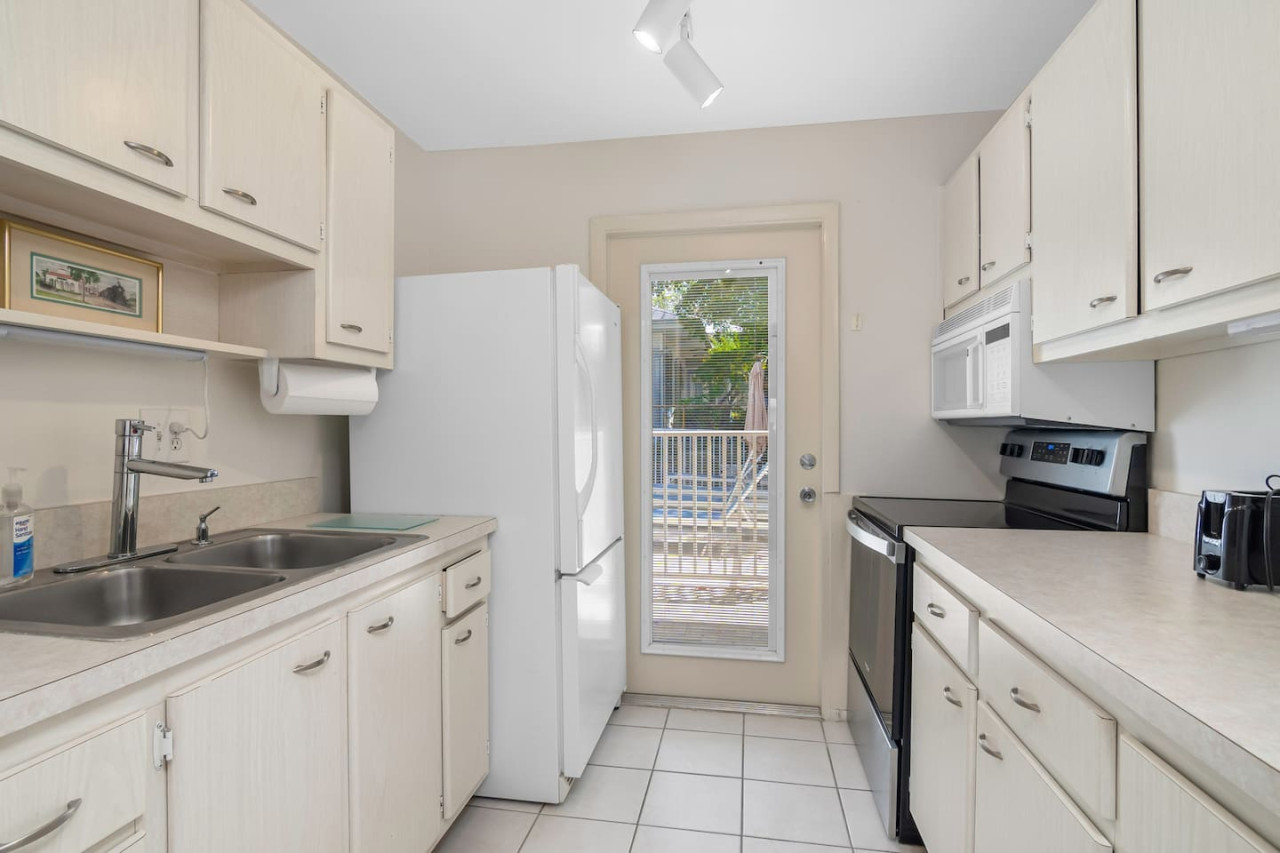 olde-naples-paradise-803/