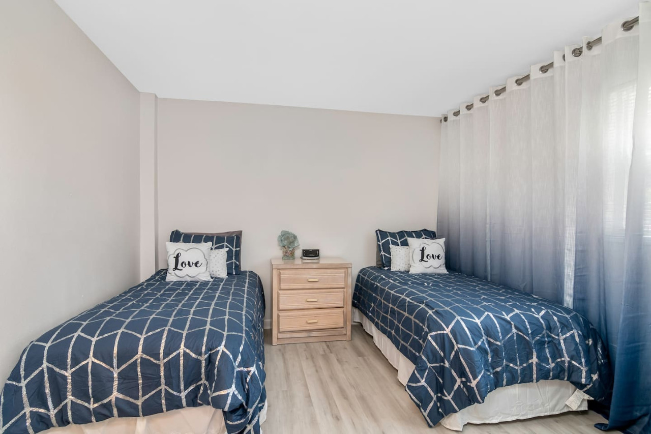 olde-naples-paradise-803/