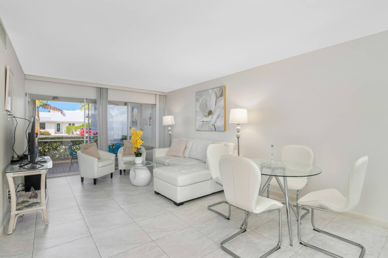 olde-naples-paradise-803/