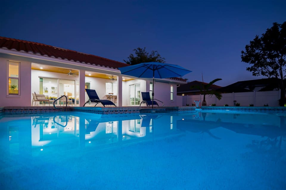 Maison Bonita Lake - Bonita Springs