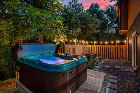 Oakwood Oasis Family Cabin