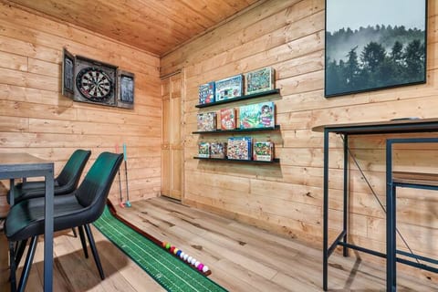 Oakwood Oasis Family Cabin