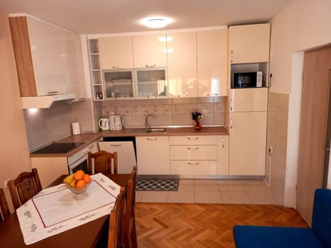 Apartment Miki - Unit 373181-13