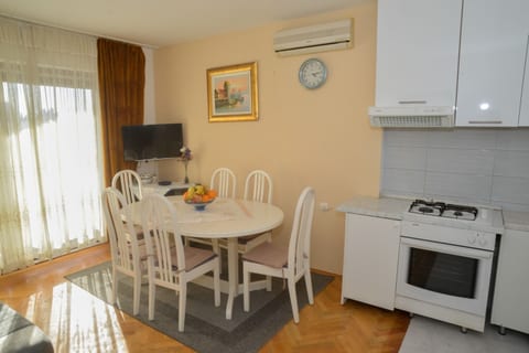 Apartment Miki - Unit 373581-13