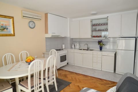 Apartment Miki - Unit 373581-13