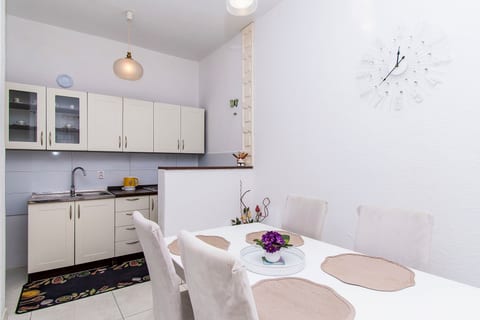 Apartment Knez 1 - Unit 373213-13