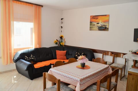 Apartments Ruža (obitelj Čerkez) - Unit 373292-13