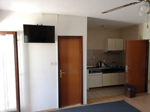 Apartments Ruža (obitelj Čerkez) - Unit 373293-13