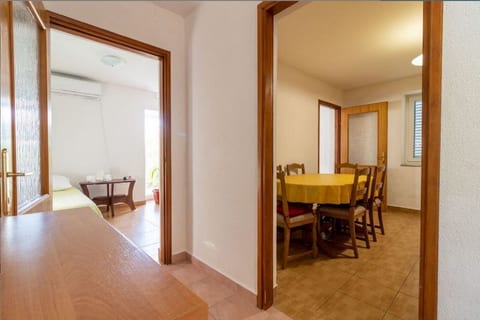 Apartments Mir - Unit 373302-13