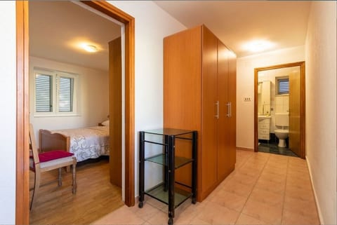 Apartments Mir - Unit 373302-13