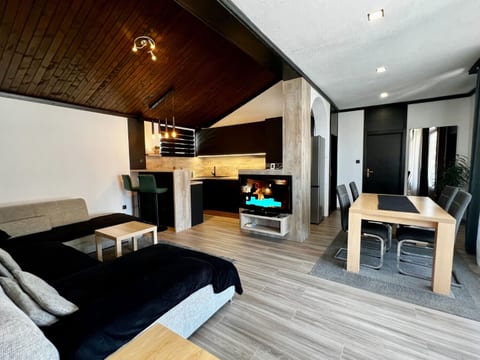 Apartment Denis - Unit 373374-13