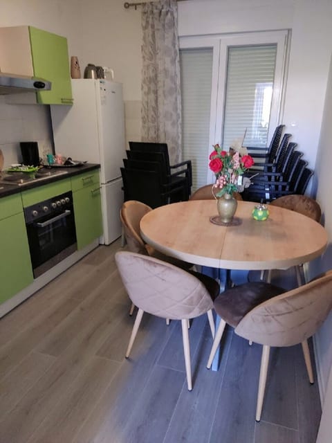 Apartments Rosa - Unit 373380-13