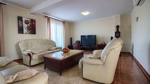 House Kova - Unit 373408-13
