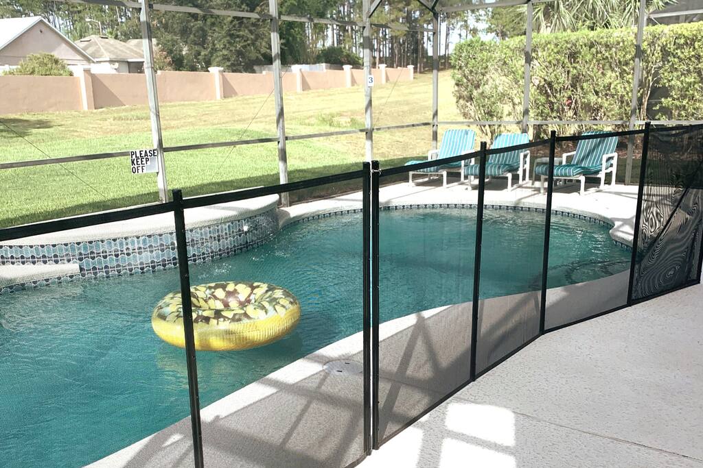 Child proof fencing around the pool Child proof fencing around the pool - PREMIUM 5 Bed, 4 Bath Villa w/Pool, Near Disney - Davenport