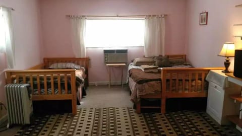 Bedroom 1(included when renting for up to 3 guests). Queen and single bed